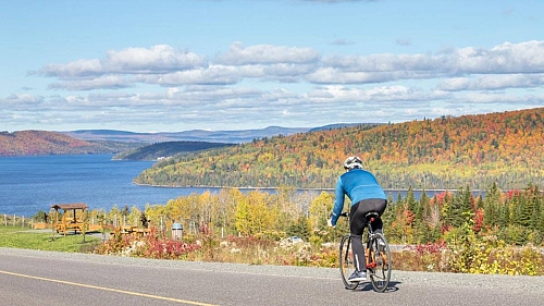 A cyclist in the fall in Témiscouata, RCM of the Bas-Saint-Laurent region